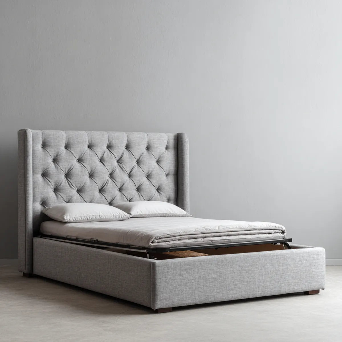 Letto matrimoniale contenitore grigio chiaro 160 x 200 cm rivestito in poliestere con testiera capitonné rettangolare